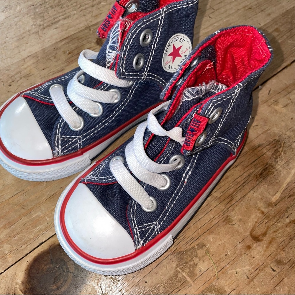 Toddler converse high top sz 5